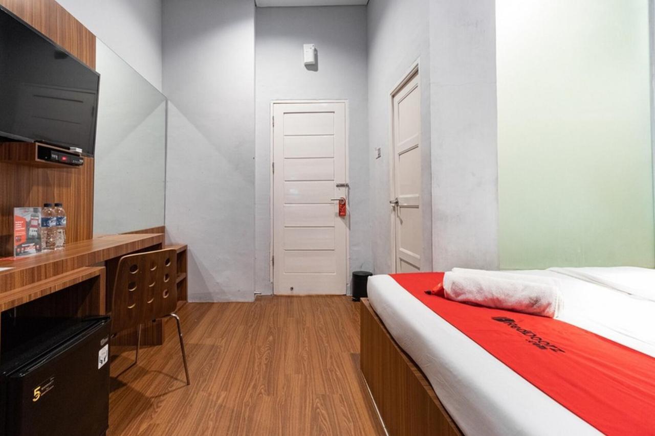 Reddoorz Premium Near Centre Point Mall Medan Luaran gambar