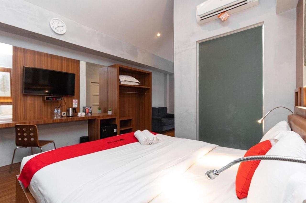 Reddoorz Premium Near Centre Point Mall Medan Luaran gambar