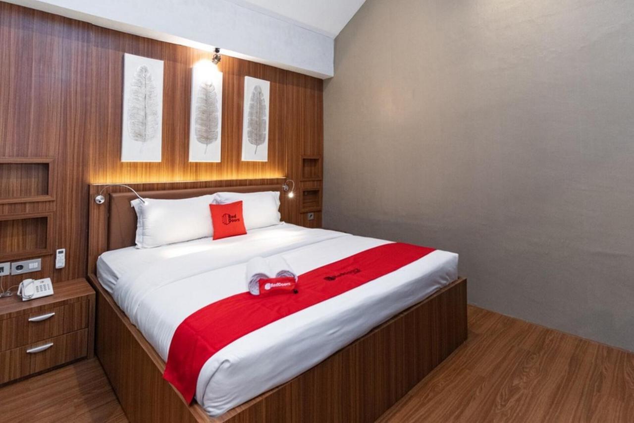 Reddoorz Premium Near Centre Point Mall Medan Luaran gambar