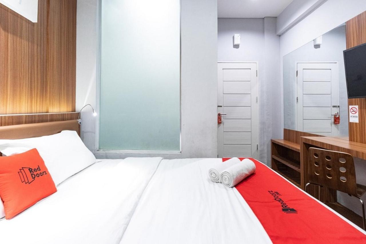 Reddoorz Premium Near Centre Point Mall Medan Luaran gambar