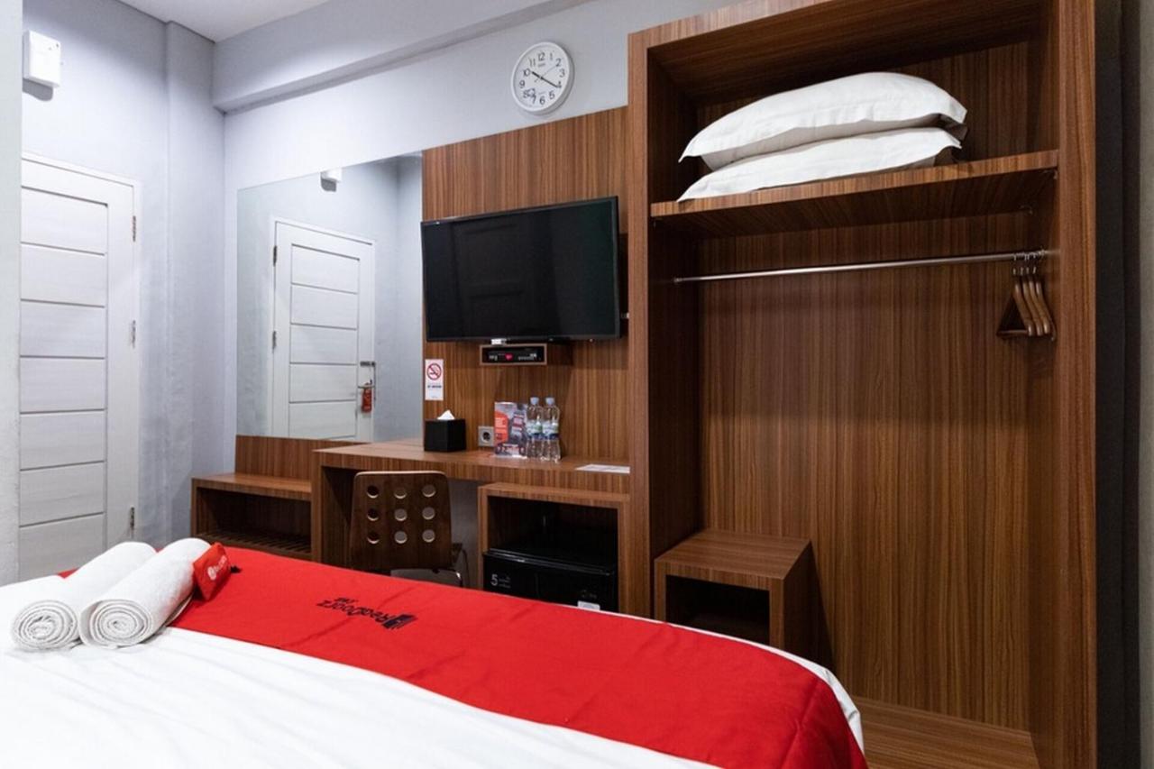 Reddoorz Premium Near Centre Point Mall Medan Luaran gambar