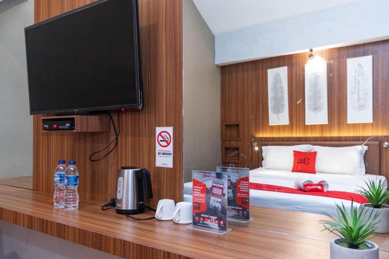 Reddoorz Premium Near Centre Point Mall Medan Luaran gambar